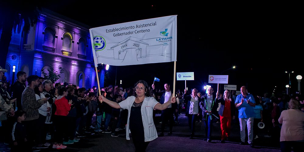 Desfile por el aniversario de la ciudad