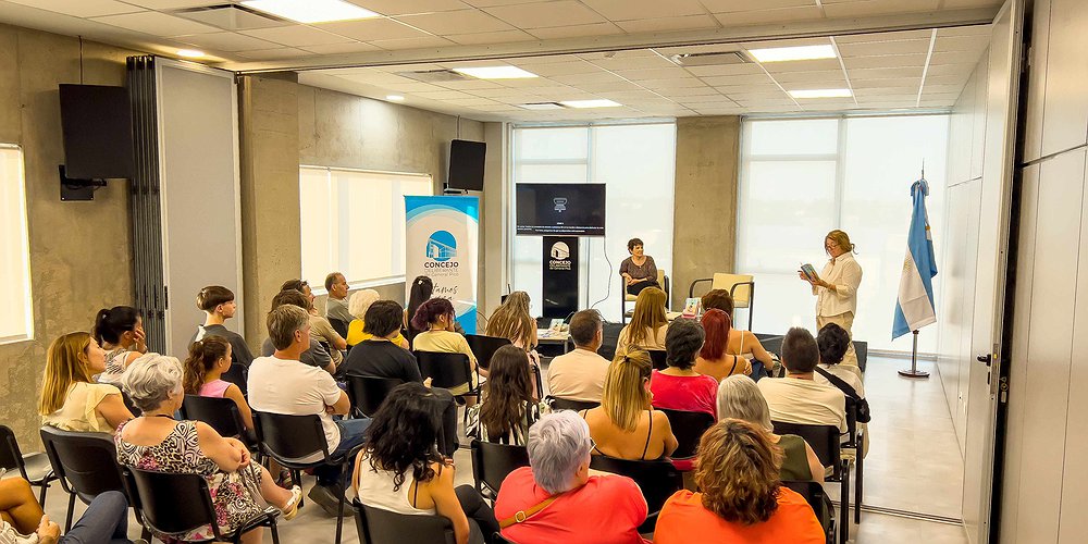 En el Concejo presentaron el libro “La Tejedora del Viento” de Nidia Tineo