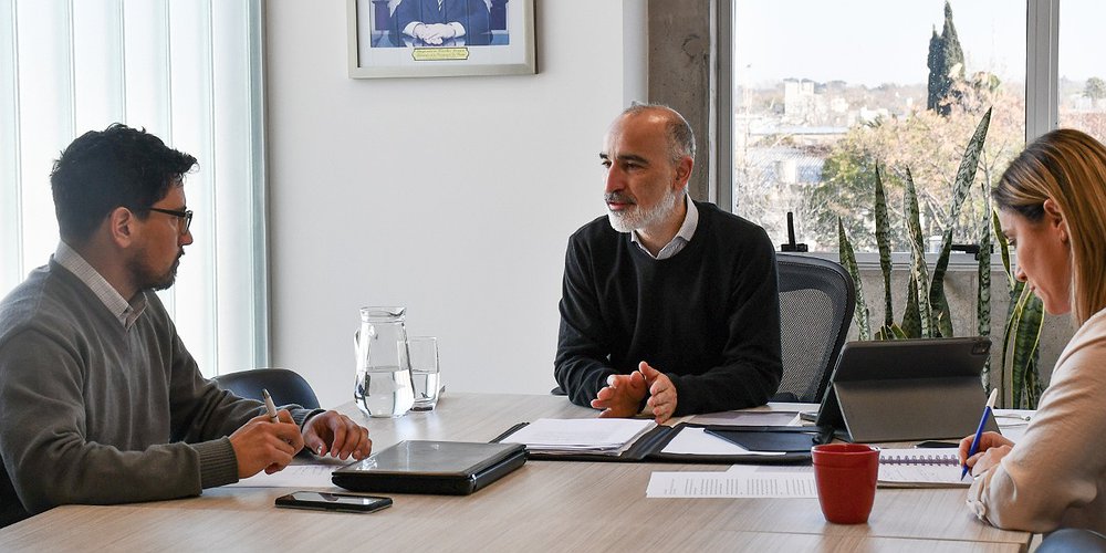 Encuentro con referente de la Facultad de Veterinaria por proyectos legislativos