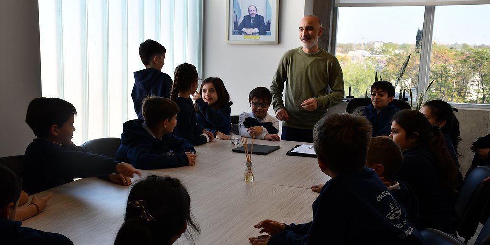 Estudiantes de tercer grado del Colegio Santa Inés visitaron el Concejo Deliberante