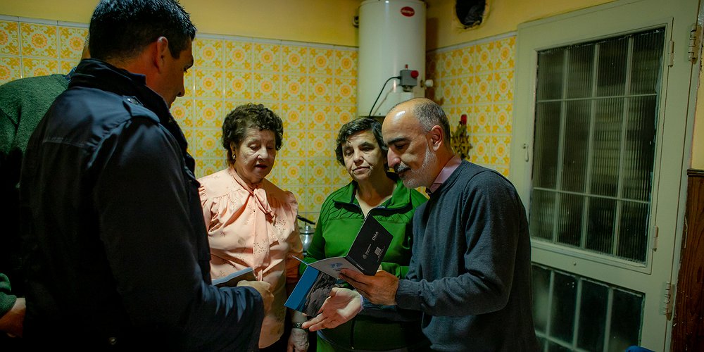 La familia de Vasquito Amesgaray recibió una medalla en homenaje de los 40° años de la Guerra de Malvinas