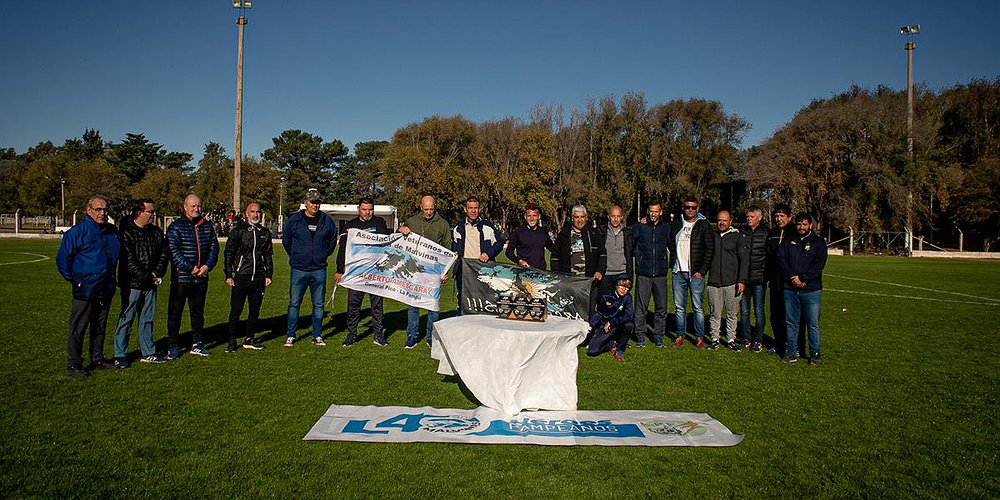 PFC presentó su vestimenta con un Homenaje a los Héroes de Malvinas