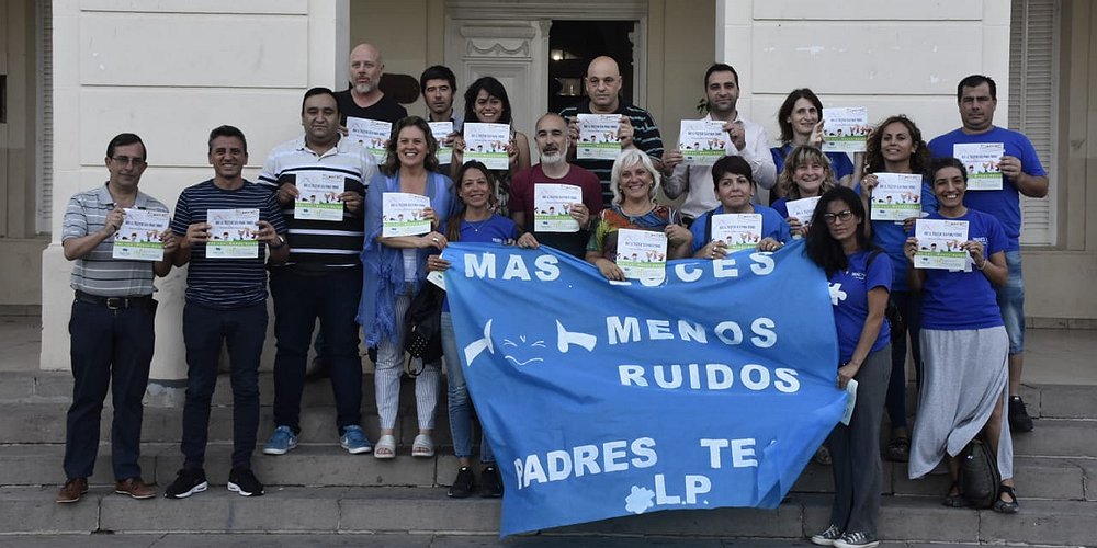 Padres TEA se reunieron con funcionarios por “Más luces, menos ruido”